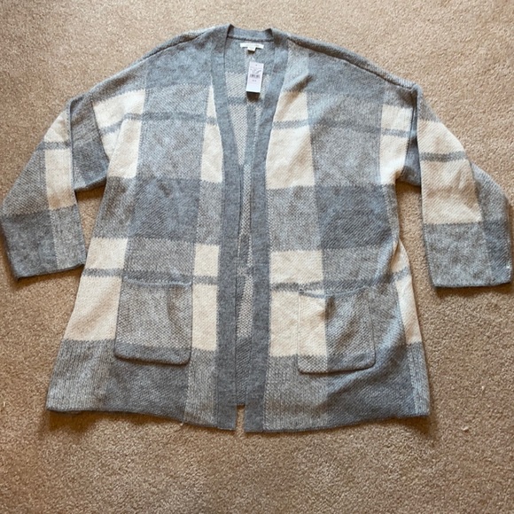American Eagle Outfitters Sweaters - NWT American Eagle women’s cardigan